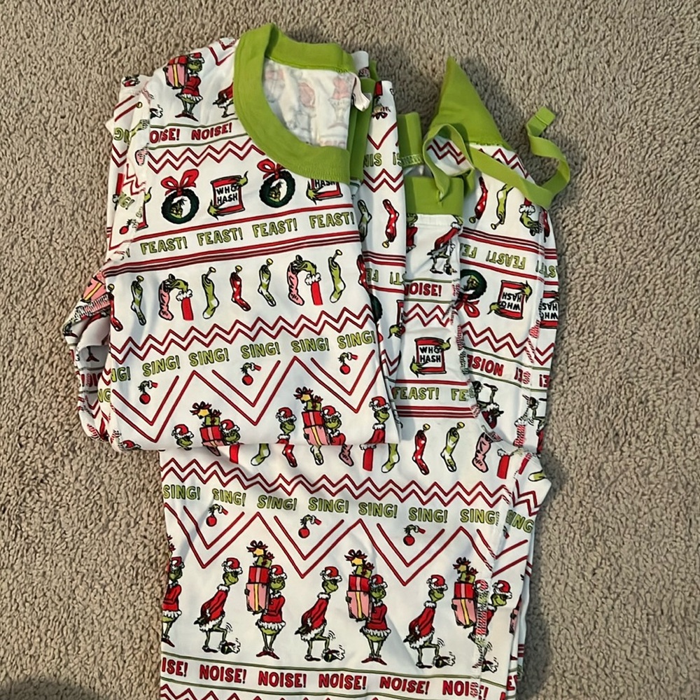 Hanna andersson Grinch pajamas. Long sleeve / pants. Worn once.